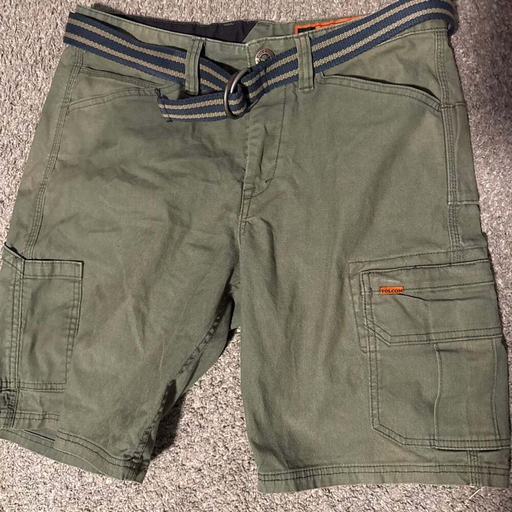 Volcom Workwear Green Cargo Shorts Size 34 with Belt